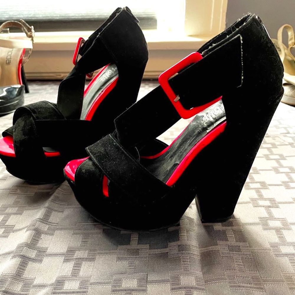 Heel wedge velvet suede black hot pink strap